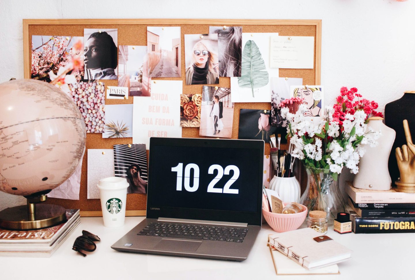 Pink vibe desk setup